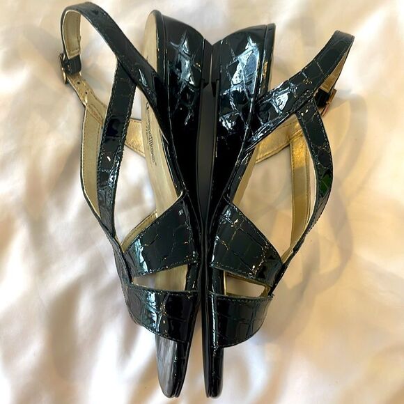 Walking Cradles Black Strappy Sandals. NEW - Picture 3 of 7